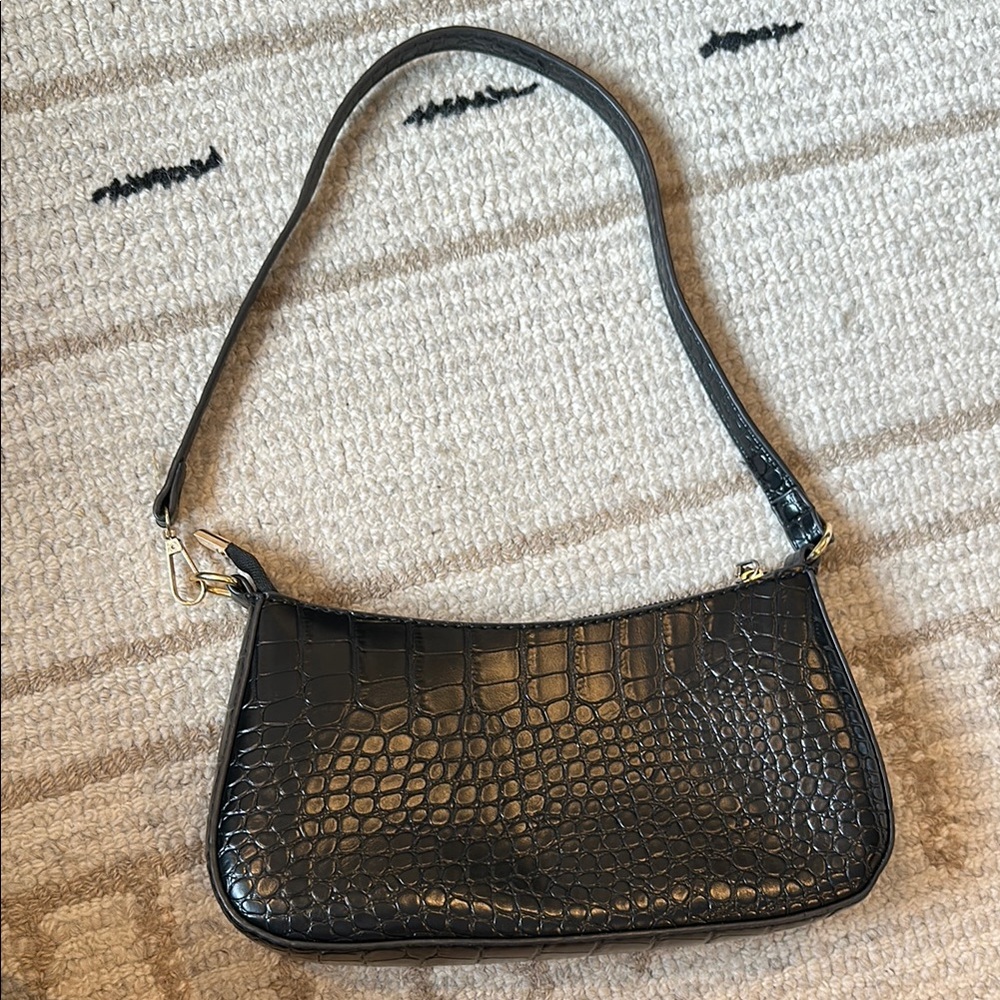 Elegant Black Crocodile-Embossed Shoulder Bag